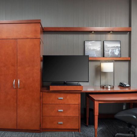 Courtyard By Marriott Greenville Downtown Εξωτερικό φωτογραφία