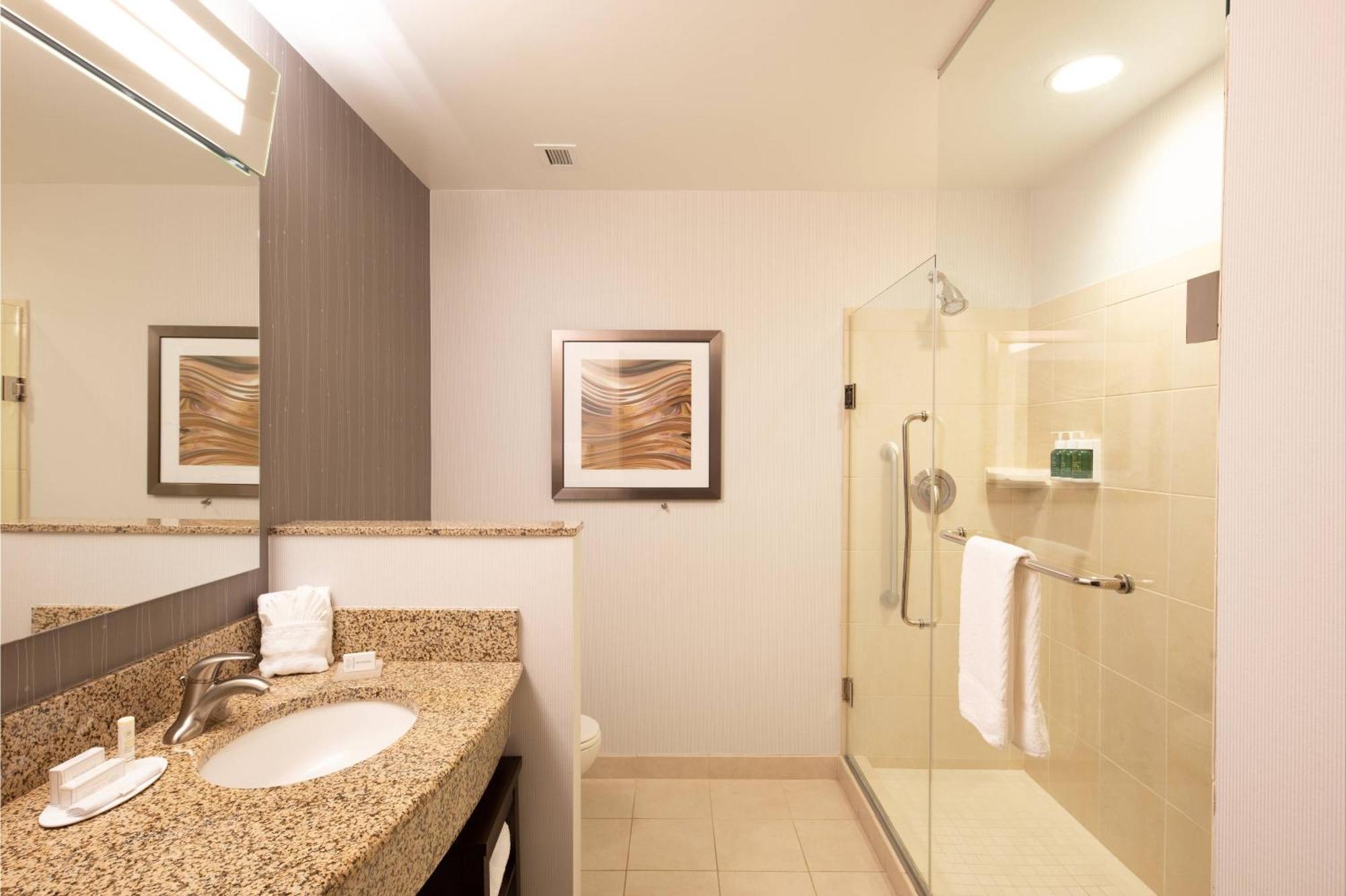 Courtyard By Marriott Greenville Downtown Εξωτερικό φωτογραφία