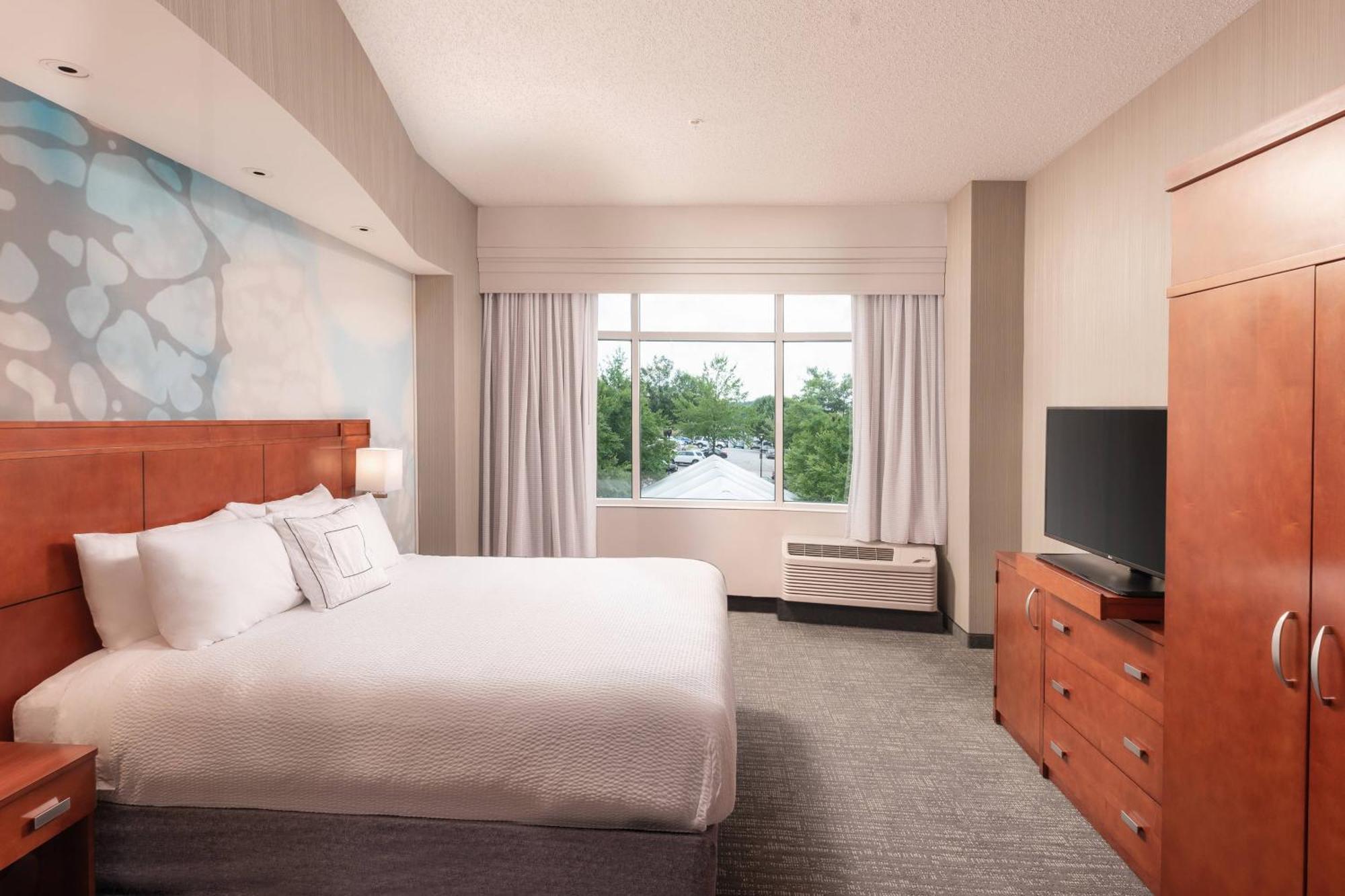 Courtyard By Marriott Greenville Downtown Εξωτερικό φωτογραφία