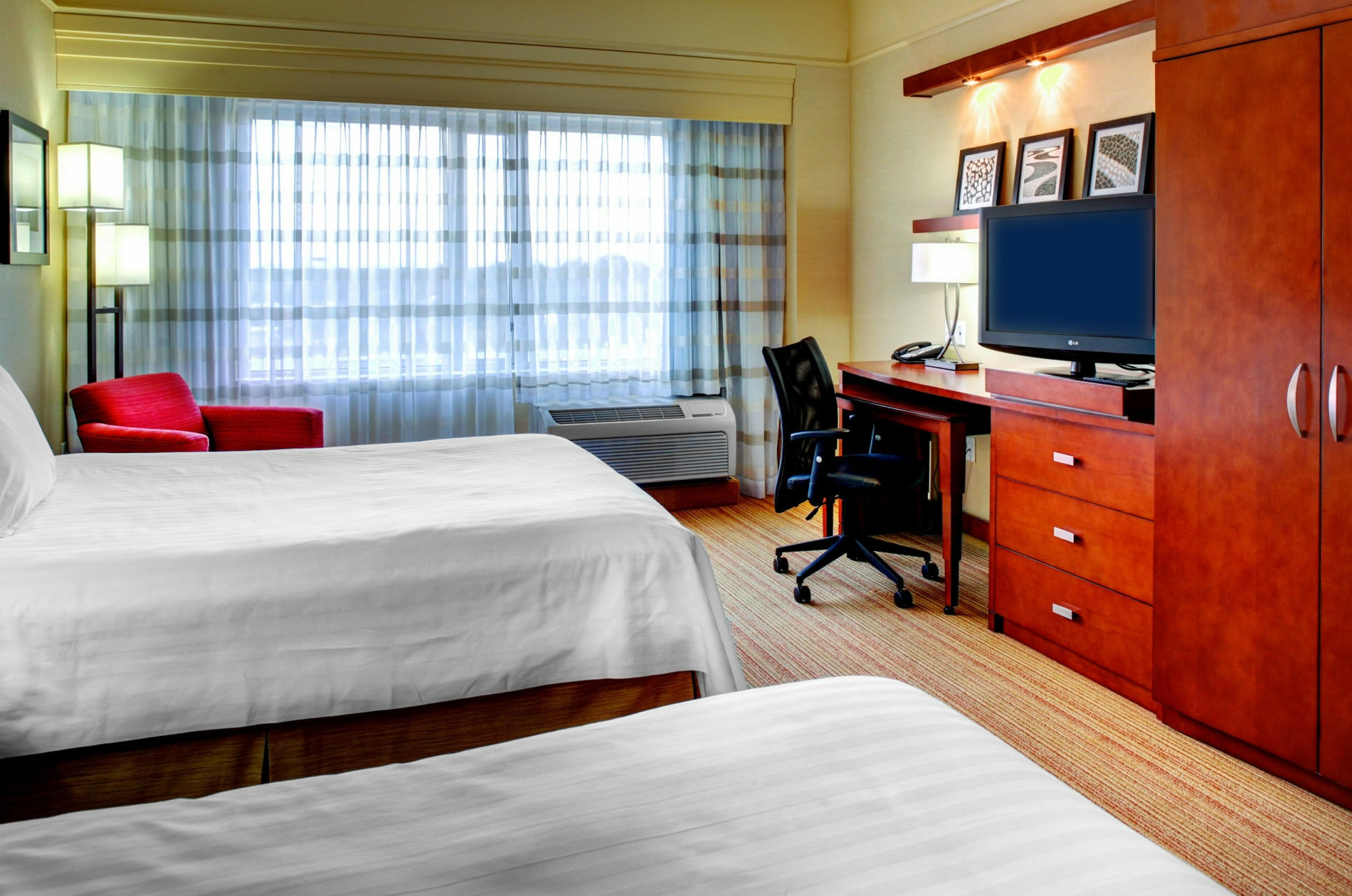 Courtyard By Marriott Greenville Downtown Εξωτερικό φωτογραφία